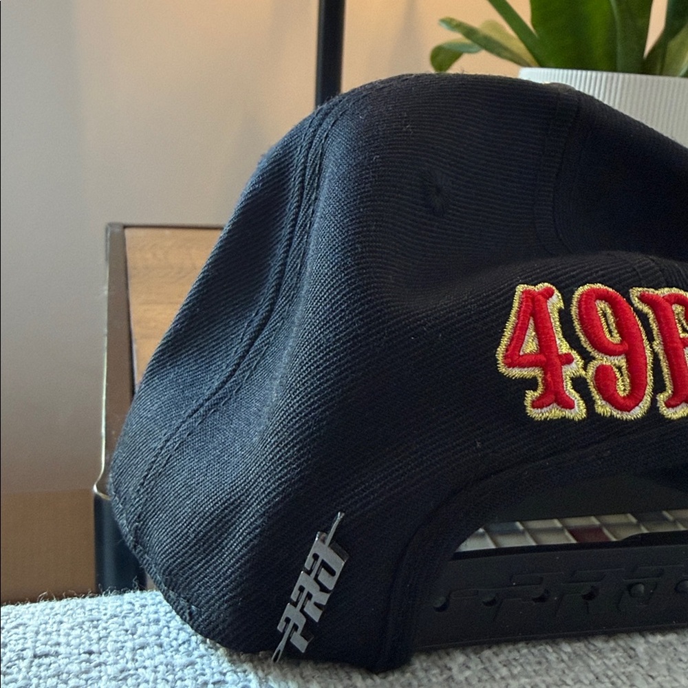 San Francisco 49ers Pro NFL Black Snapback Hat - Picture 8 of 11